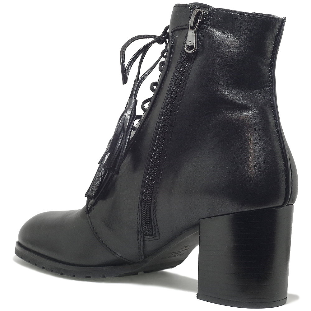 Кожаные ботильоны