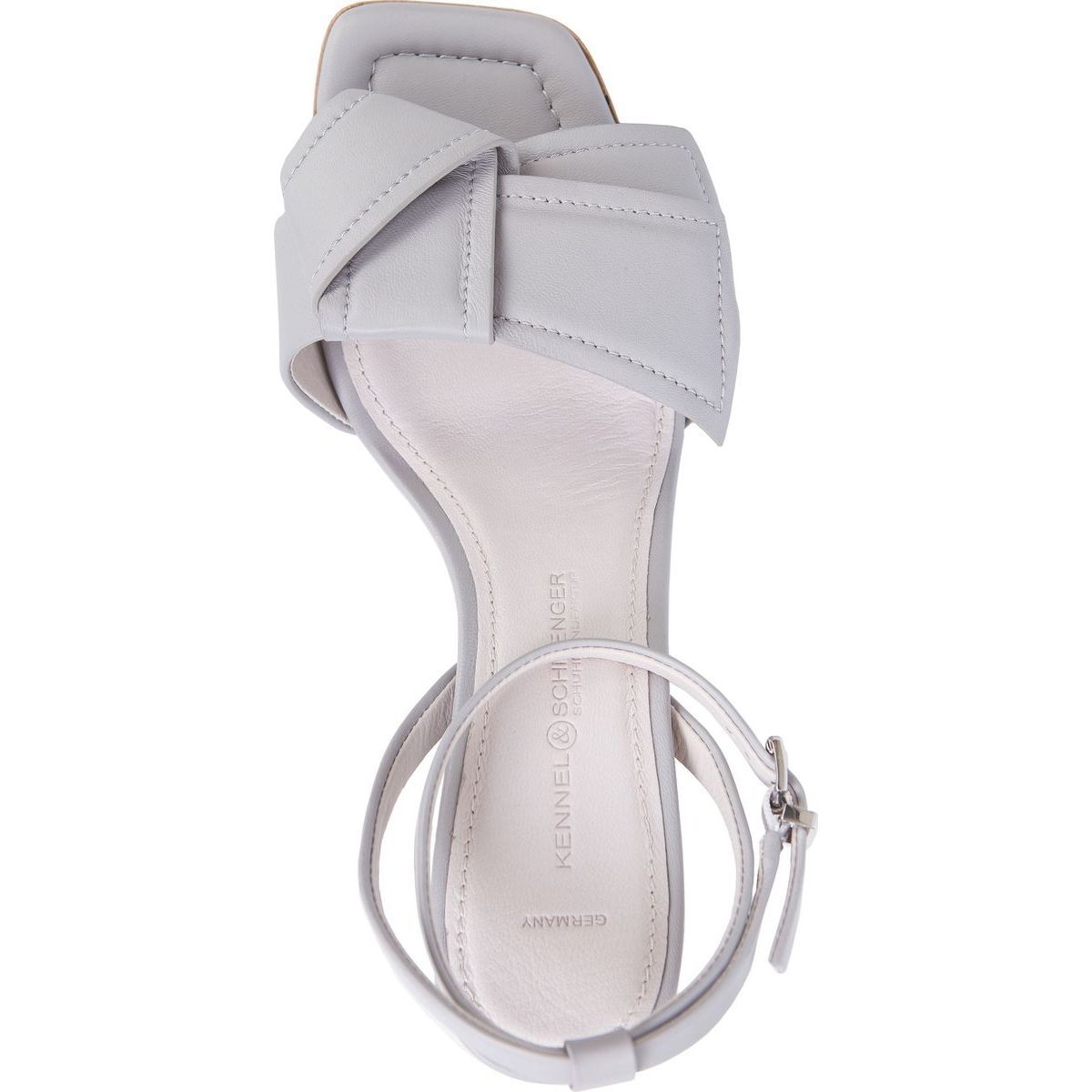Босоножки на танкетке