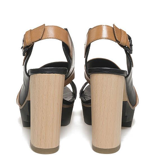 Кожаные босоножки